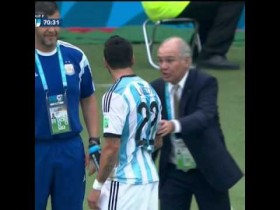 Видео: Лавесси плеснул водой в лицо главному тренеру Аргентины 